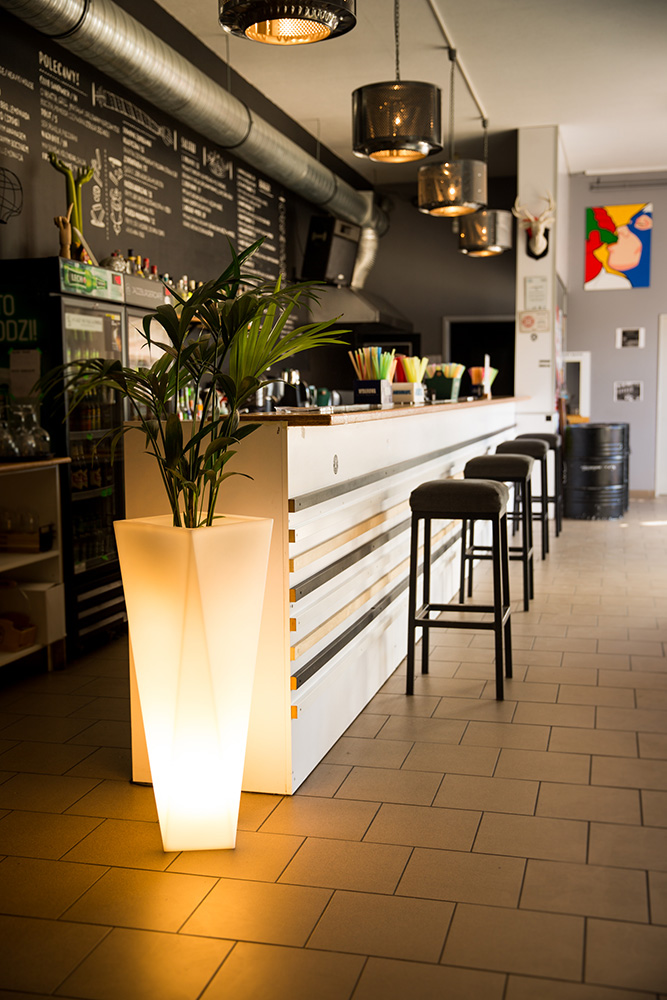 Geometryczna doniczka LED ciepła Rossa 90 cm